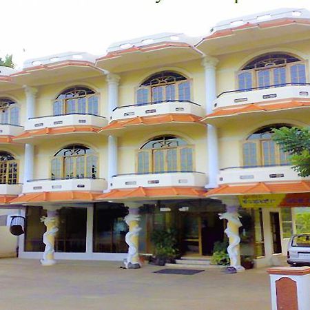Sri Devi Comforts Hotell Chikmagalūr Exteriör bild