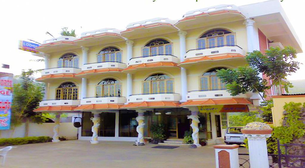 Sri Devi Comforts Hotell Chikmagalūr Exteriör bild